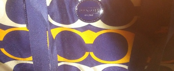 RARE 'SIGNATURE COACH GETAWAY' NYLON WEEKEND TOTE - Picture 4 of 5